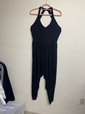 HALARA Black Sleeveless Halter Jumpsuit